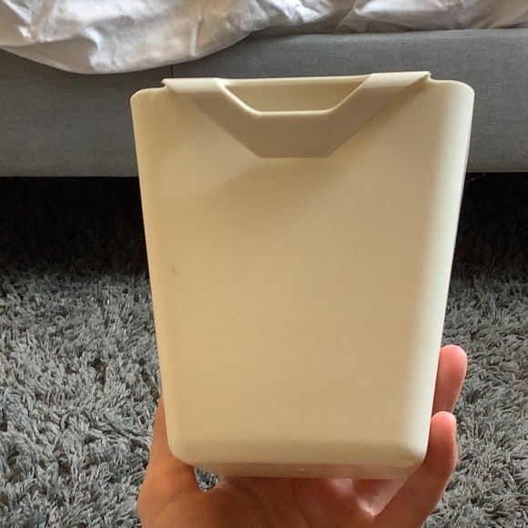 I’m selling a browny black plant shelf. - Picture 2 of 8